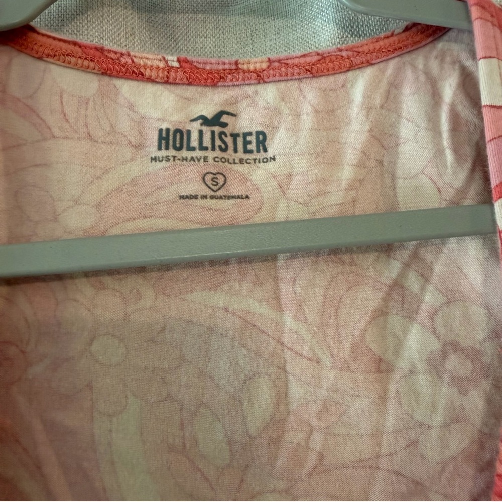 Hollister pink and orange floral 70s-style crop top - Picture 2 of 3